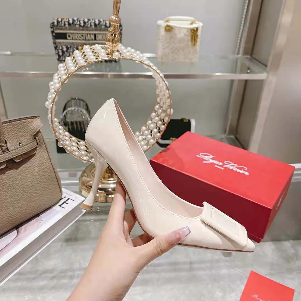 Roger Vivier Viv' In The City Pumps in Patent Leather for Women in White Roger Vivier Viv' In The City Pumps in Patent Leather for Women in White