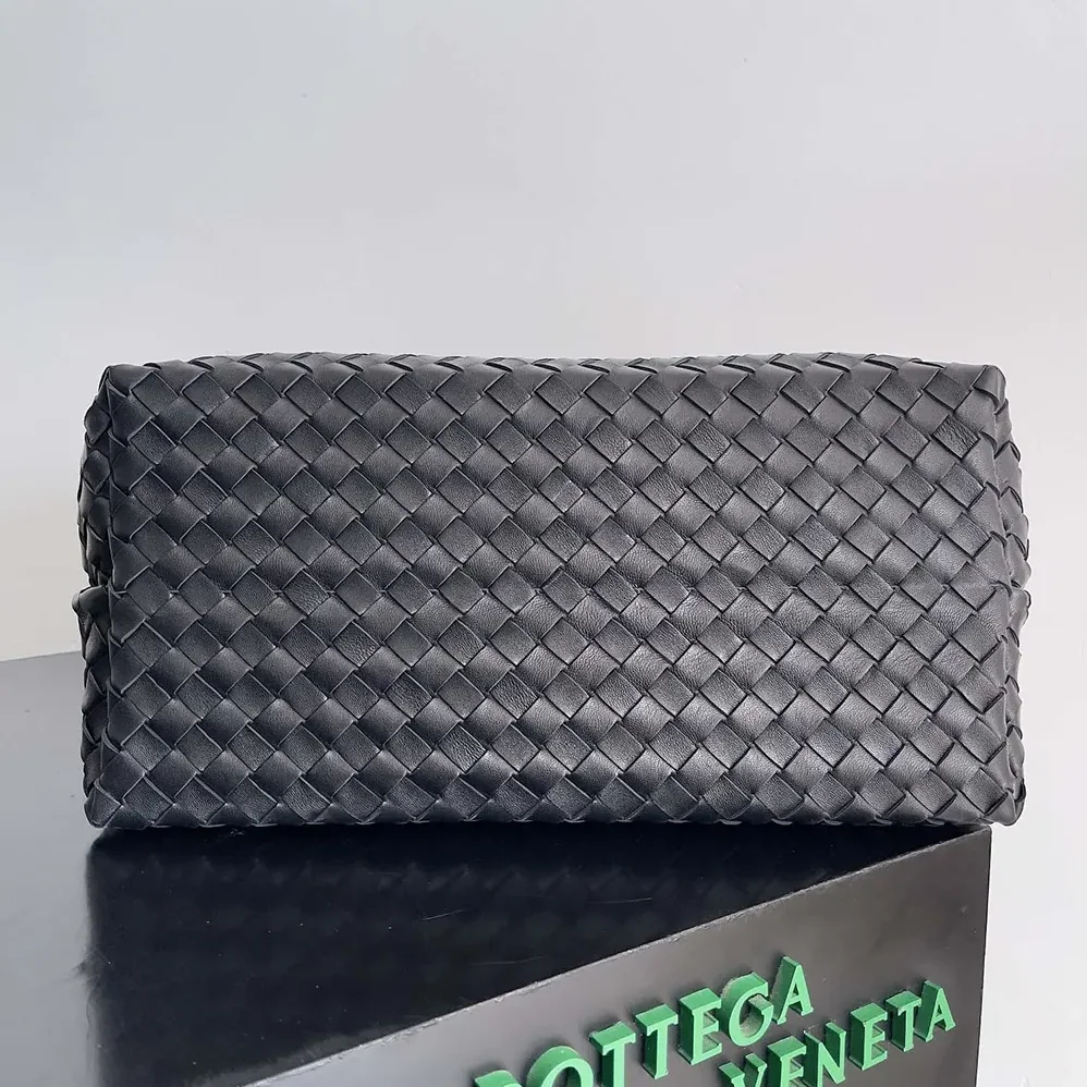 Bottega Veneta Large Andiamo in Lambskin Leather for Women in Black/Silver