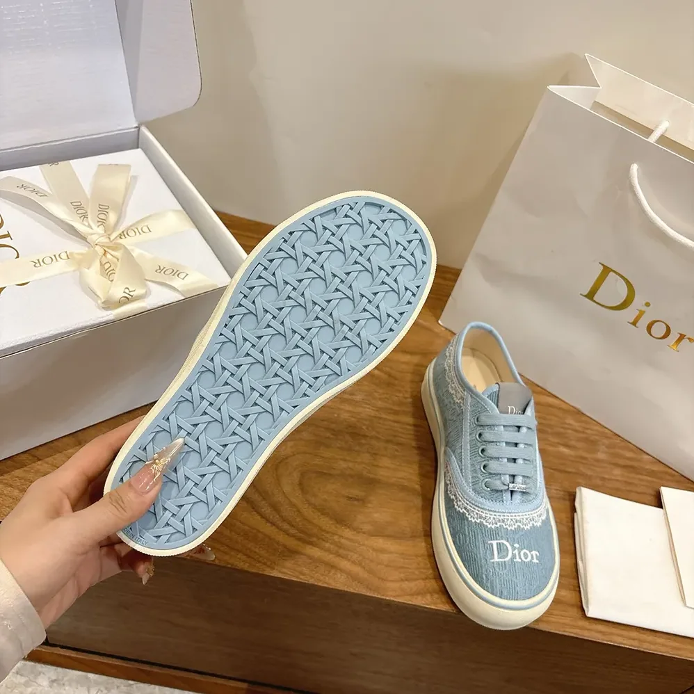 Dior Saltwind Sneaker Bleu Ciel Dior Oblique Embroidered Cotton and White Lace for Unisex Dior Saltwind Sneaker Bleu Ciel Dior Oblique Embroidered Cotton and White Lace for Unisex