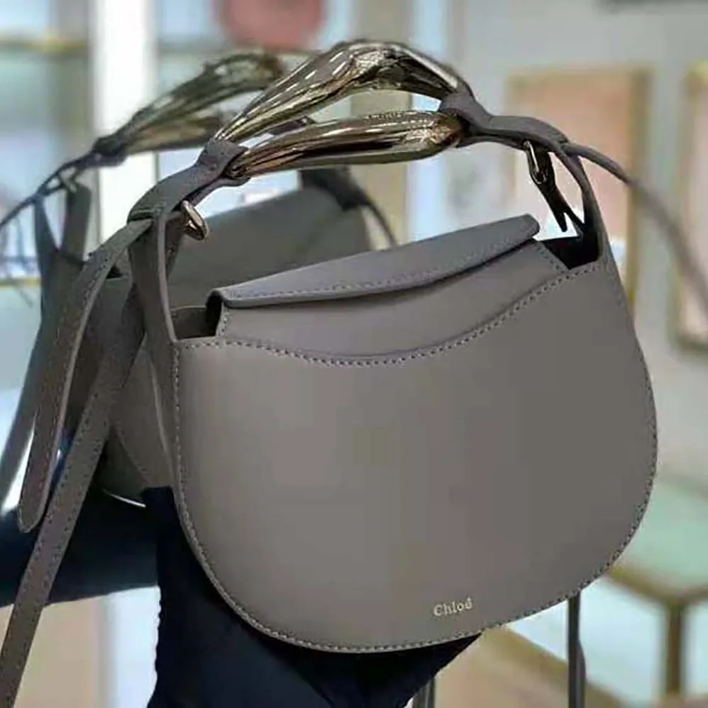Chloe Kiss Small Purse in Small Grain Calfskin for Women in Gray