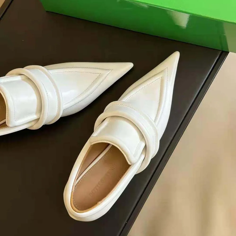 Bottega Veneta Spada Pump in 4.5 cm Heel Height for Women in White Bottega Veneta Spada Pump in 4.5 cm Heel Height for Women in White