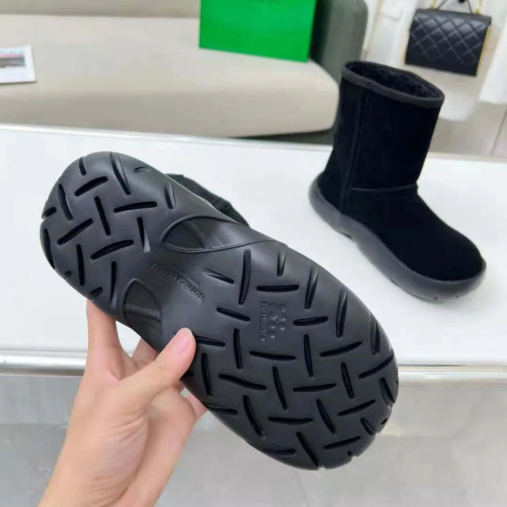 Bottega Veneta Snap Ankle Boot Realised in Shearling Calfskin for Unisex in Black Bottega Veneta Snap Ankle Boot Realised in Shearling Calfskin for Unisex in Black