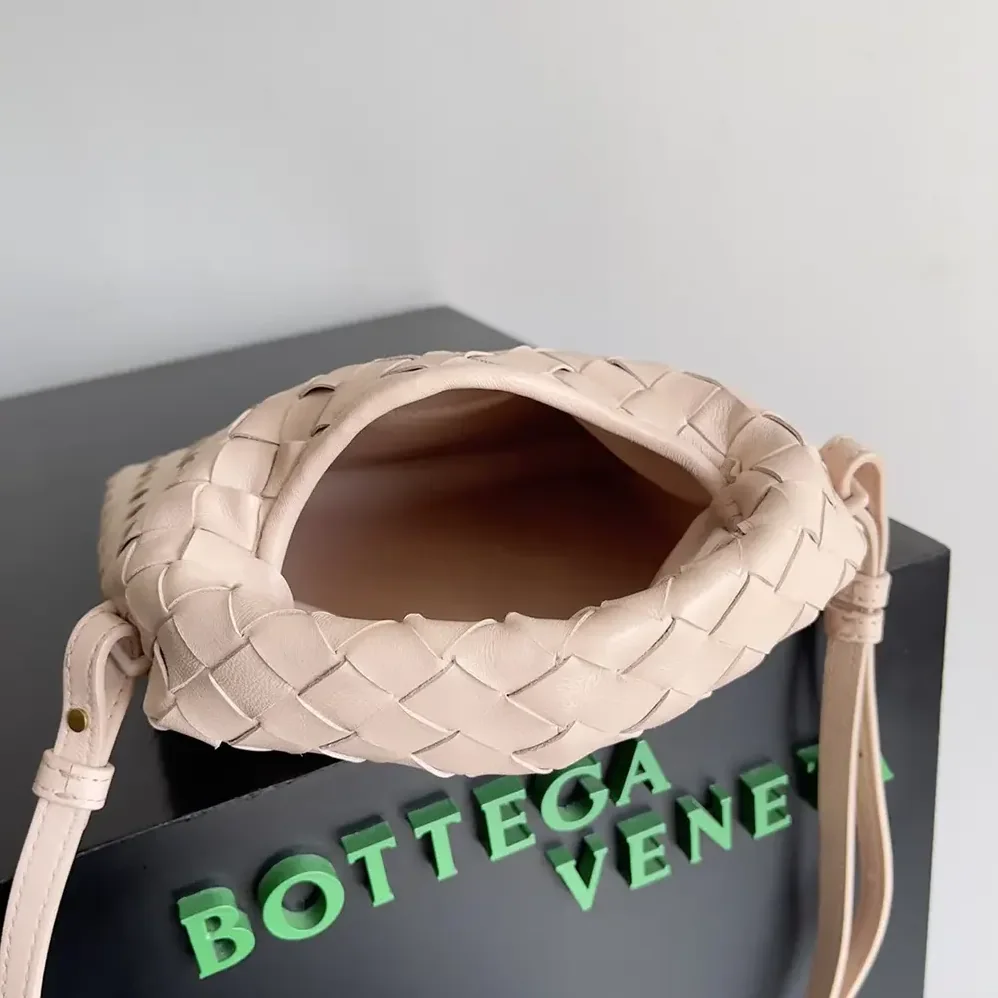 Bottega Veneta Mini Hop in Calf Leather for Women in Pink Bottega Veneta Mini Hop in Calf Leather for Women in Pink