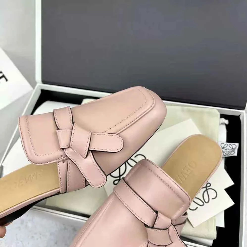 Loewe Gate Flat Mule in Calfskin for Women in Pink Loewe Gate Flat Mule in Calfskin for Women in Pink