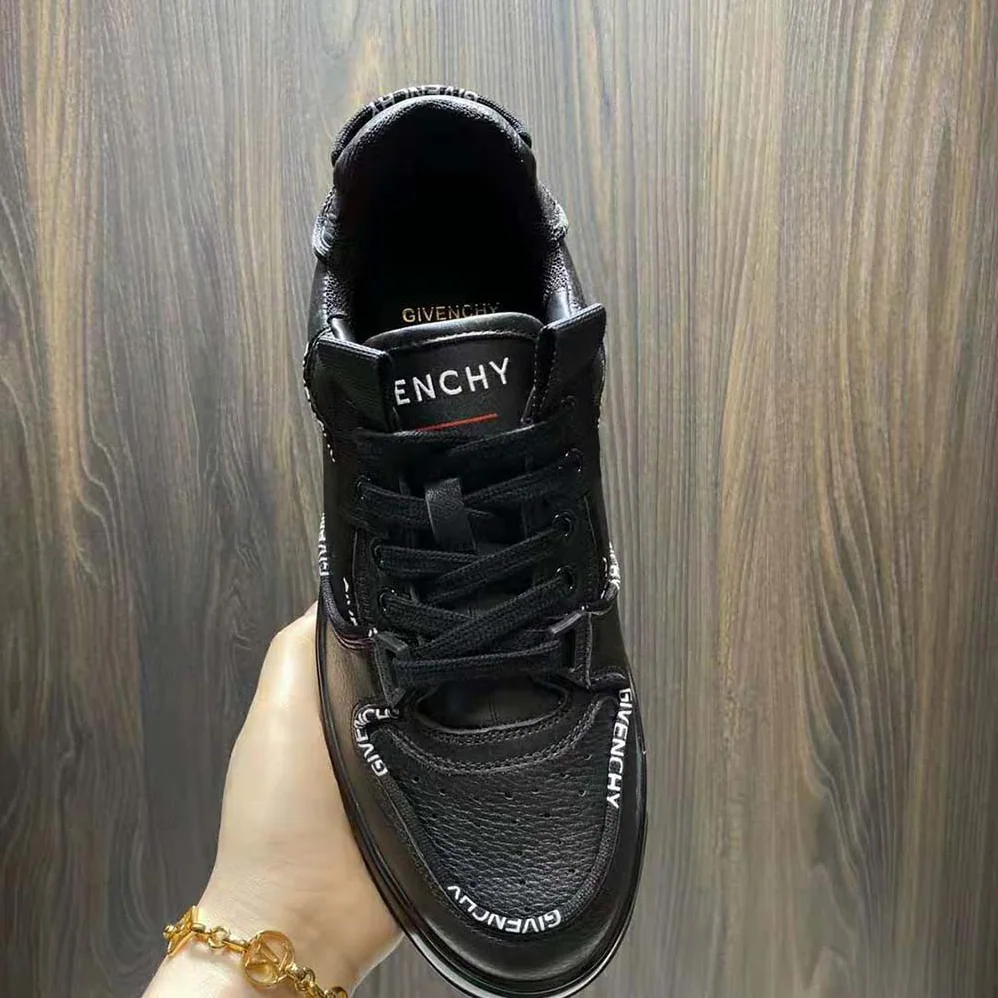 Givenchy Wing Low Sneakers in Leather with Pipping for Men in Black Givenchy Wing Low Sneakers in Leather with Pipping for Men in Black