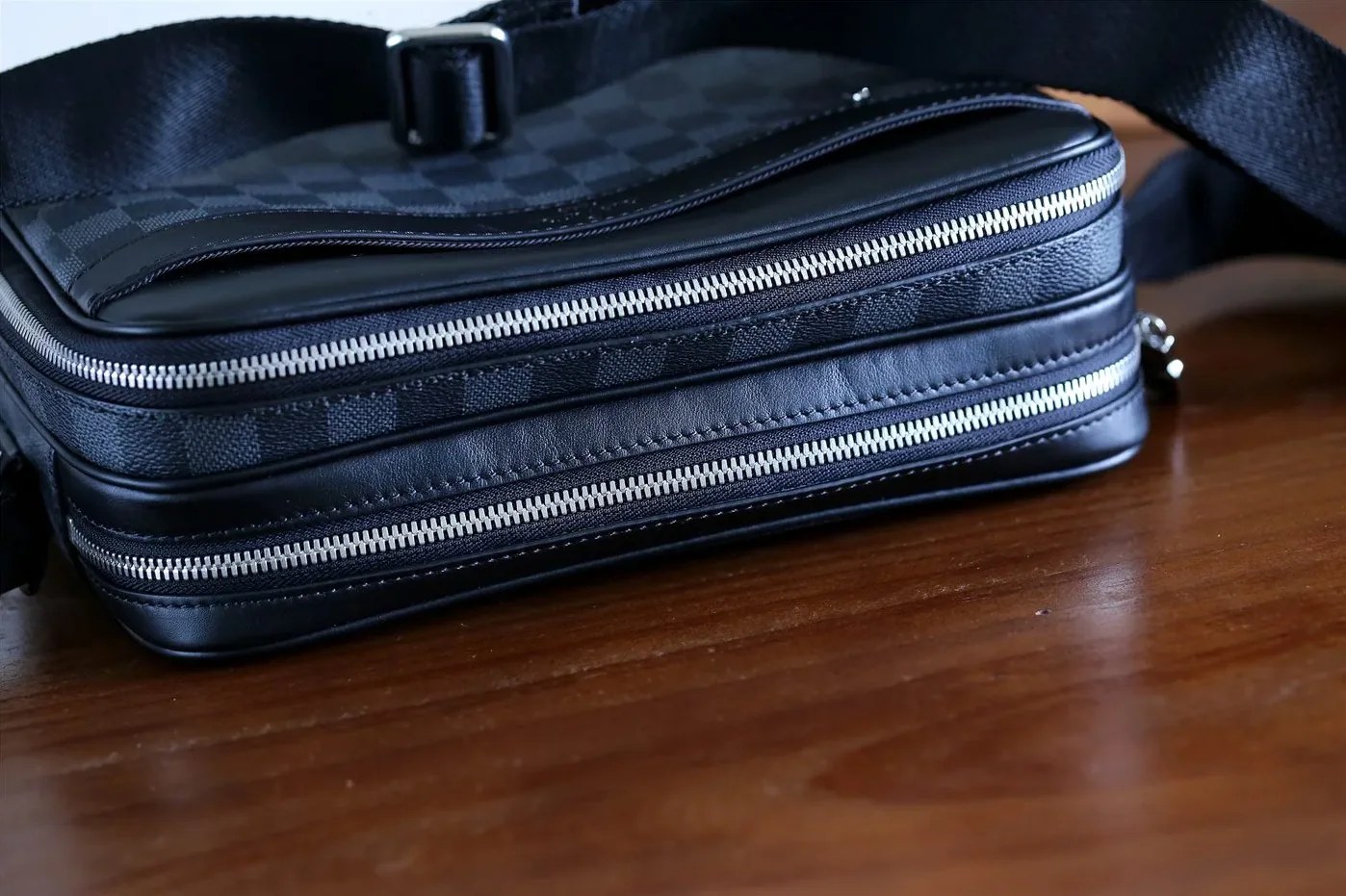 Louis Vuitton Trocadero Messenger NM PM Damier Graphite