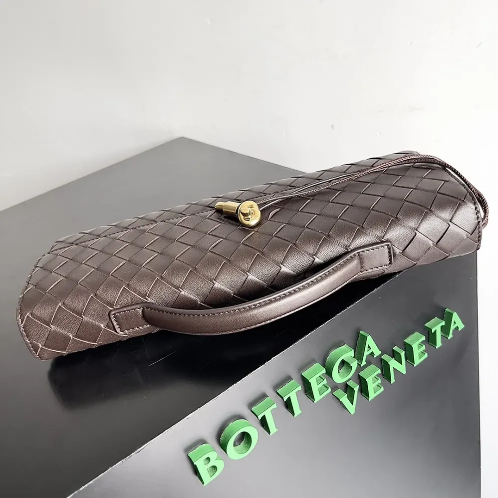 Bottega Veneta Andiamo Clutch in Supple Intrecciato Leather for Women in Burgundy Bottega Veneta Andiamo Clutch in Supple Intrecciato Leather for Women in Burgundy