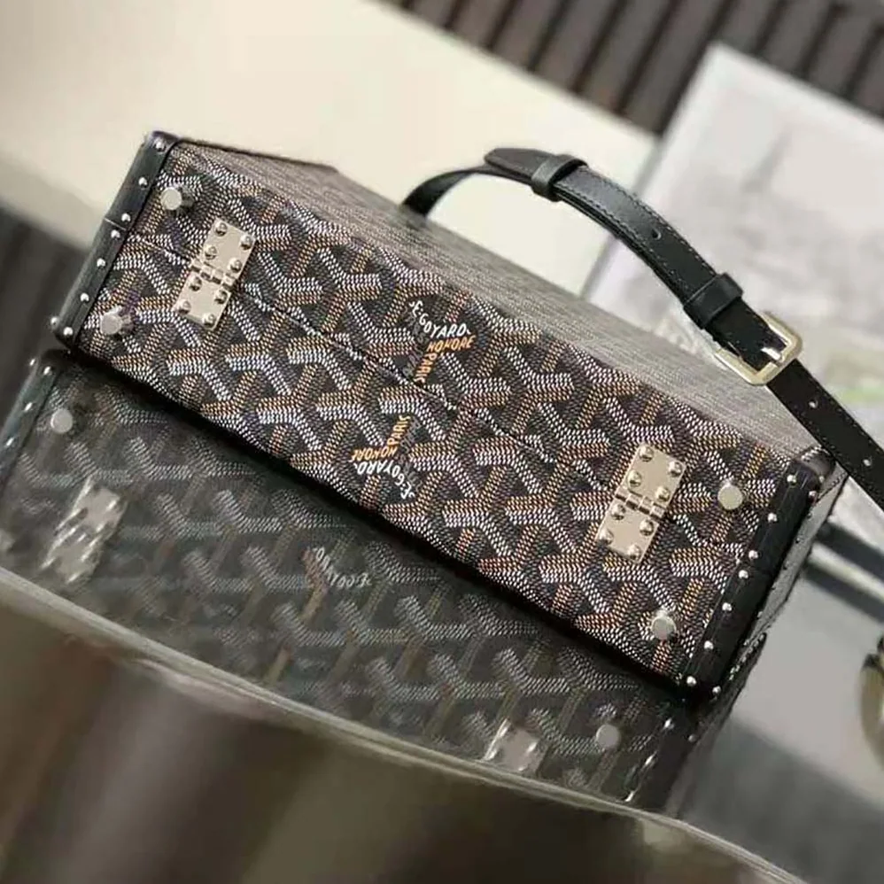 Goyard Sac Malle Grand Hôtel in Goyardine Canvas & Clamecy Calfskin for Women in Black Goyard Sac Malle Grand Hôtel in Goyardine Canvas & Clamecy Calfskin for Women in Black