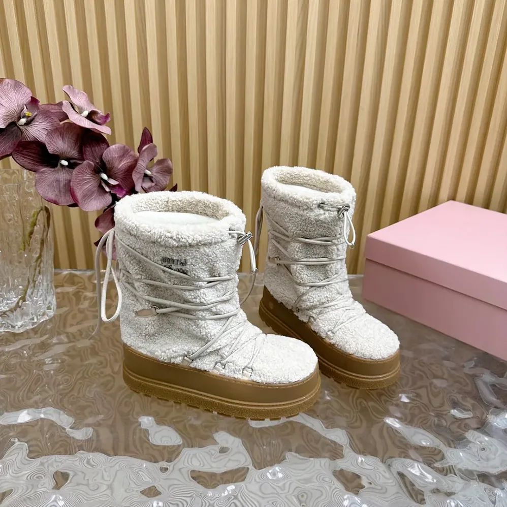 Miu Miu Shearling Après-ski Boots for Women in White