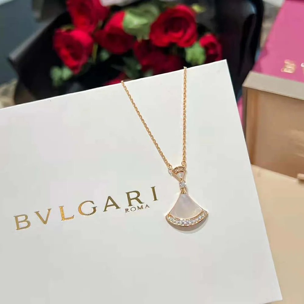 Bvlgari DIVAS' DREAM Necklace in 18 KT Rose Gold with Pendant Set for Women in White