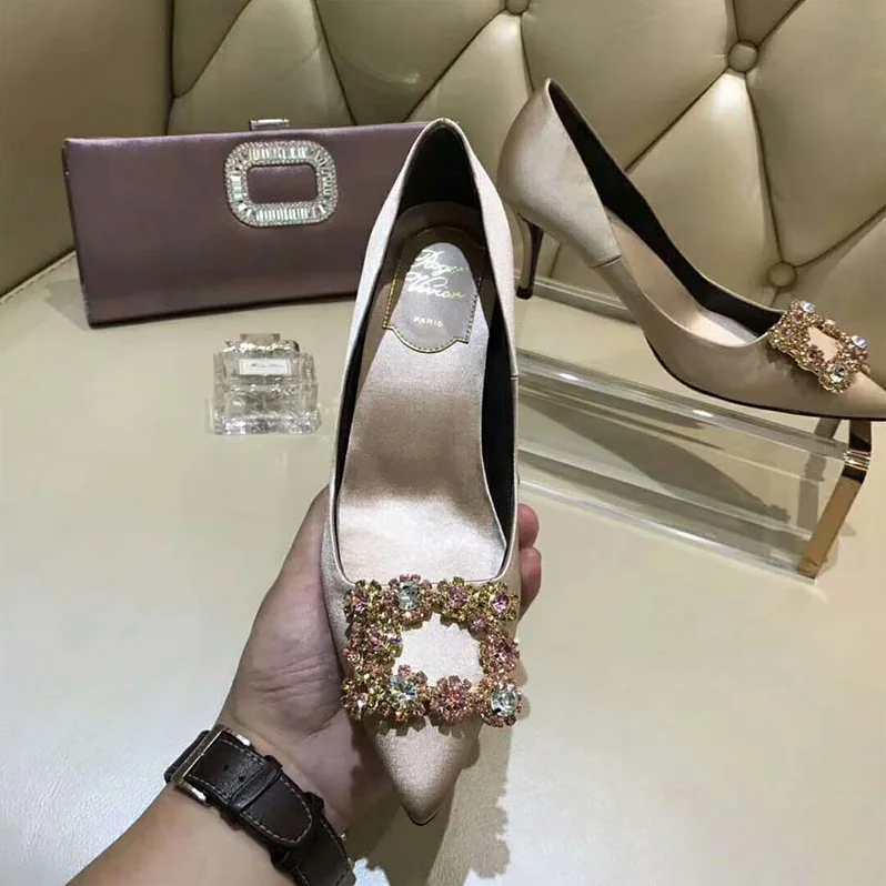 Roger Vivier Silk Flower Strass Pumps 65mm Heel for Women in Gold Roger Vivier Silk Flower Strass Pumps 65mm Heel for Women in Gold