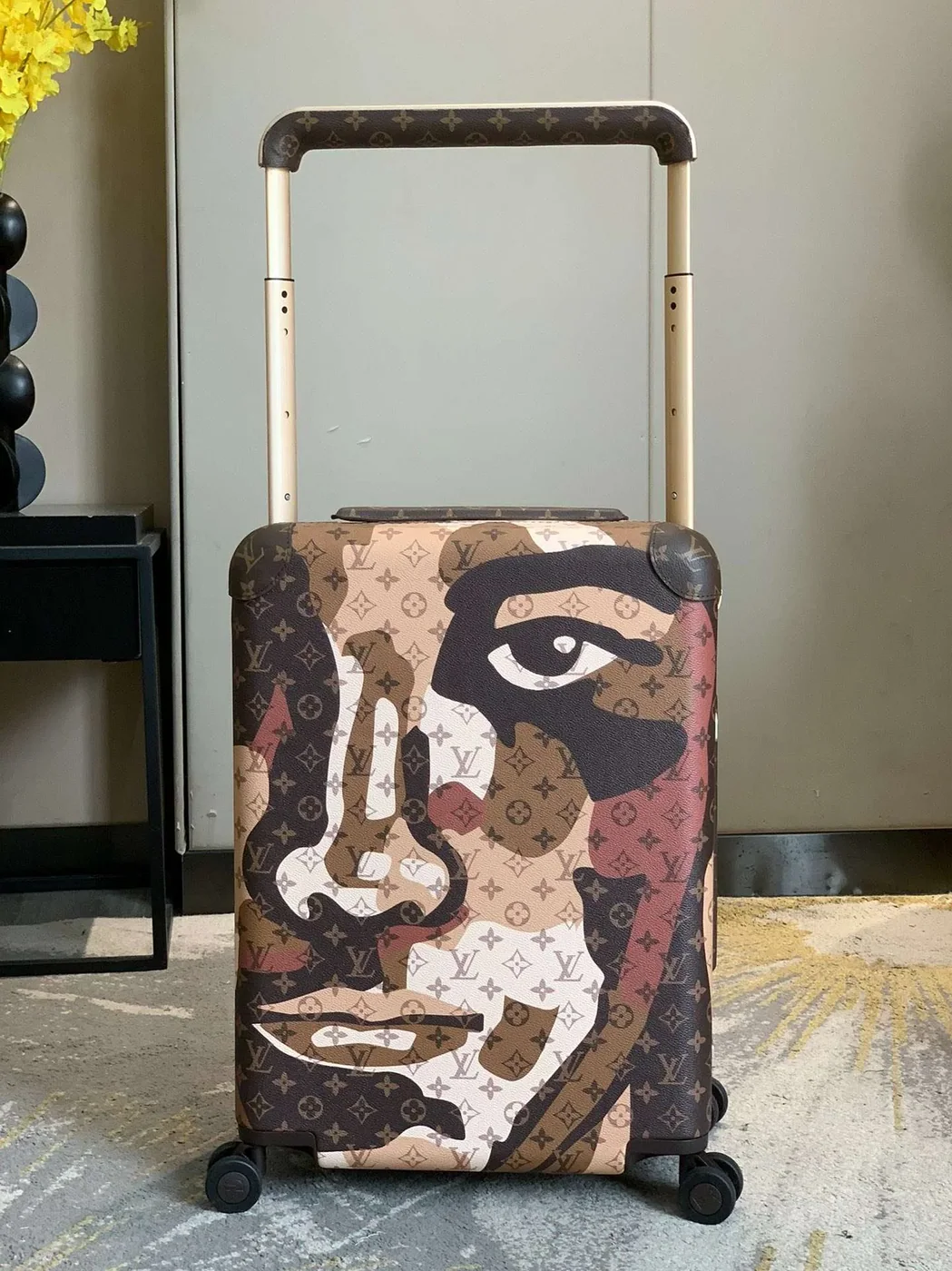 Louis Vuitton Horizon 55 Suitcase in Monogram Brown Champagne Hardware Louis Vuitton Horizon 55 Suitcase in Monogram Brown Champagne Hardware
