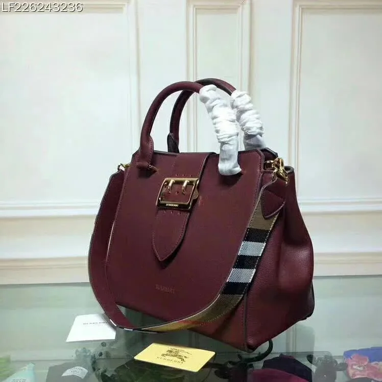 Burberry Medium Buckle Tote in Grainy Leather in Maroon