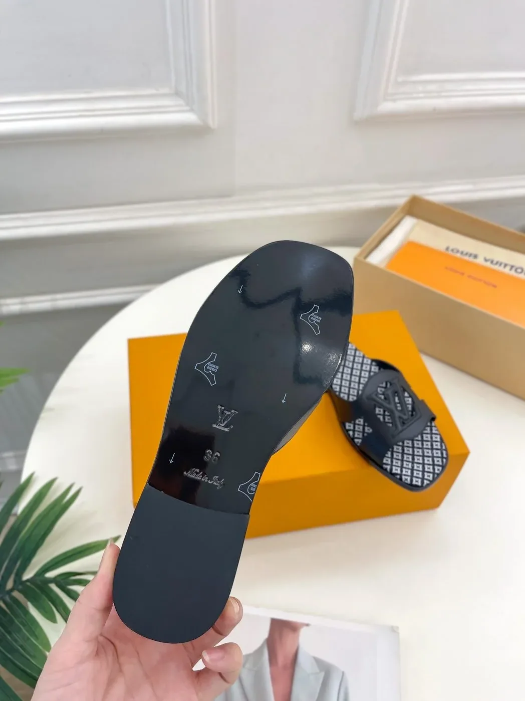 Louis Vuitton Isola Flat Mule LV Black Louis Vuitton Isola Flat Mule LV Black
