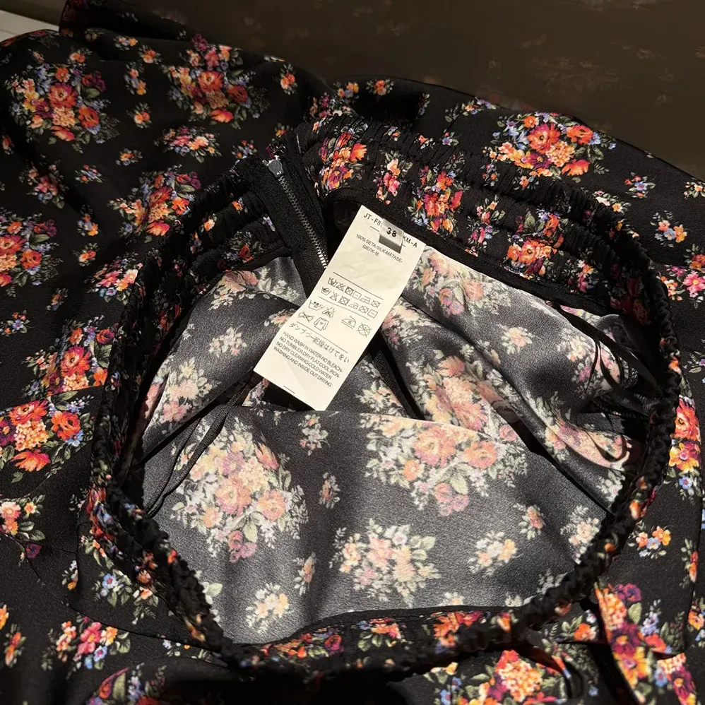 Dolce Gabbana D&G Floral for Women in Print Straight Skirt Dolce Gabbana D&G Floral for Women in Print Straight Skirt