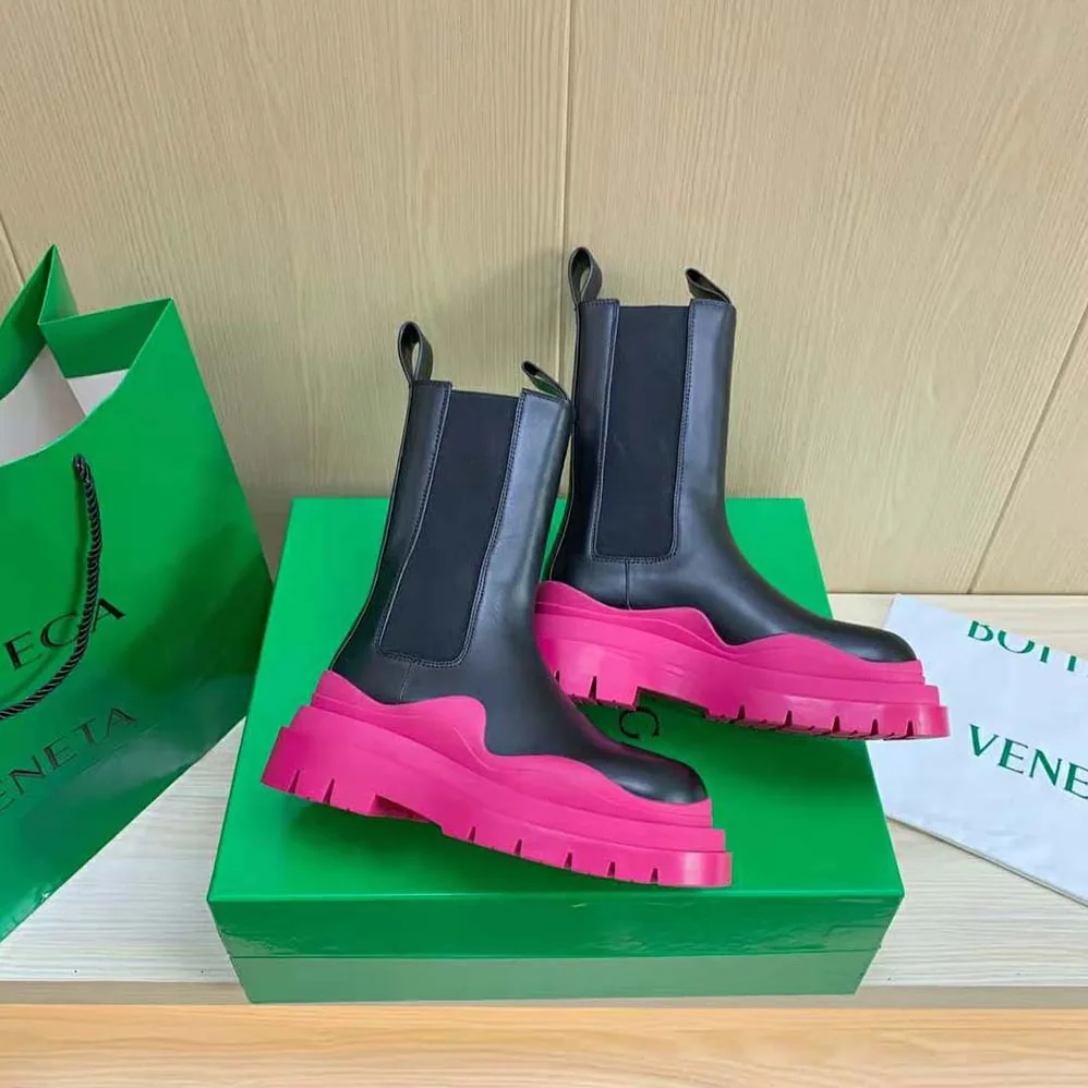 Bottega Veneta Tire Chelsea Boot in Calfskin Leather for Unisex in Rose Bottega Veneta Tire Chelsea Boot in Calfskin Leather for Unisex in Rose