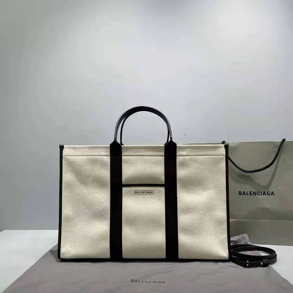 Balenciaga Hardware Large Tote Bag for Women in White Balenciaga Hardware Large Tote Bag for Women in White