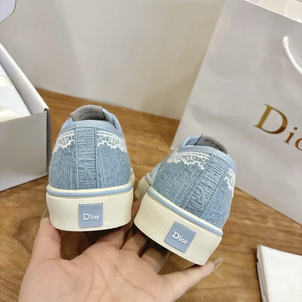 Dior Saltwind Sneaker Bleu Ciel Dior Oblique Embroidered Cotton and White Lace for Unisex Dior Saltwind Sneaker Bleu Ciel Dior Oblique Embroidered Cotton and White Lace for Unisex