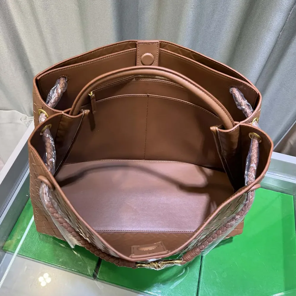 Bottega Veneta Medium Andiamo Intrecciato Leather Top Handle Bag for Women in Brown Bottega Veneta Medium Andiamo Intrecciato Leather Top Handle Bag for Women in Brown