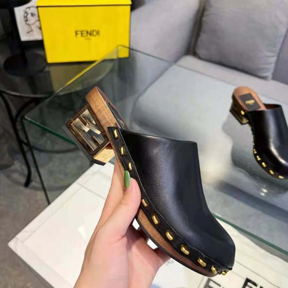Fendi Baguette Show Black Leather Medium for Women in Heel Clogs