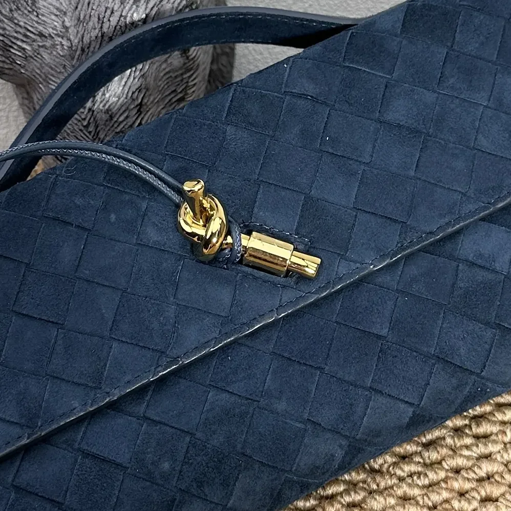 Bottega Veneta Andiamo Clutch for Women in Navy Bottega Veneta Andiamo Clutch for Women in Navy