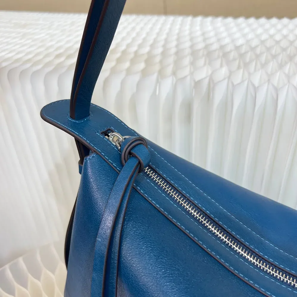 Fendi Simply Fendi Medium Blue Leather Bag for Unisex Fendi Simply Fendi Medium Blue Leather Bag for Unisex