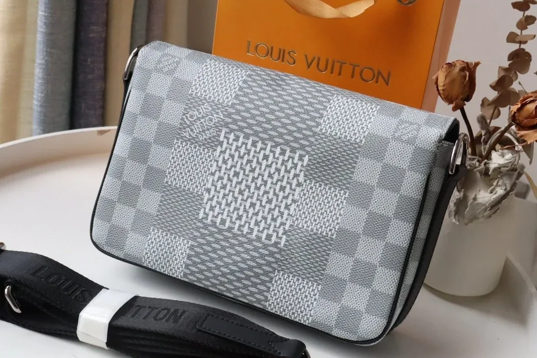 Louis Vuitton Studio Messenger Damier Graphite Plaster