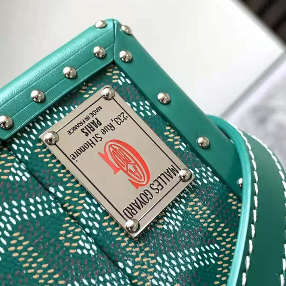 Goyard Sac Malle Grand Hôtel in Goyardine Canvas & Clamecy Calfskin for Women in Green Goyard Sac Malle Grand Hôtel in Goyardine Canvas & Clamecy Calfskin for Women in Green