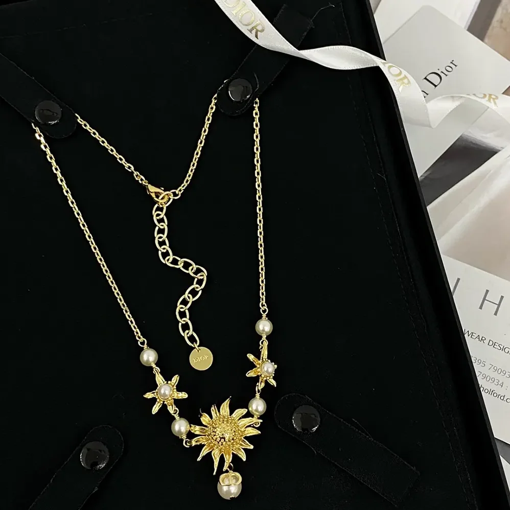 Dior Chardons Short Necklace Gold-Finish Metal and White Resin Pearls for Women Dior Chardons Short Necklace Gold-Finish Metal and White Resin Pearls for Women