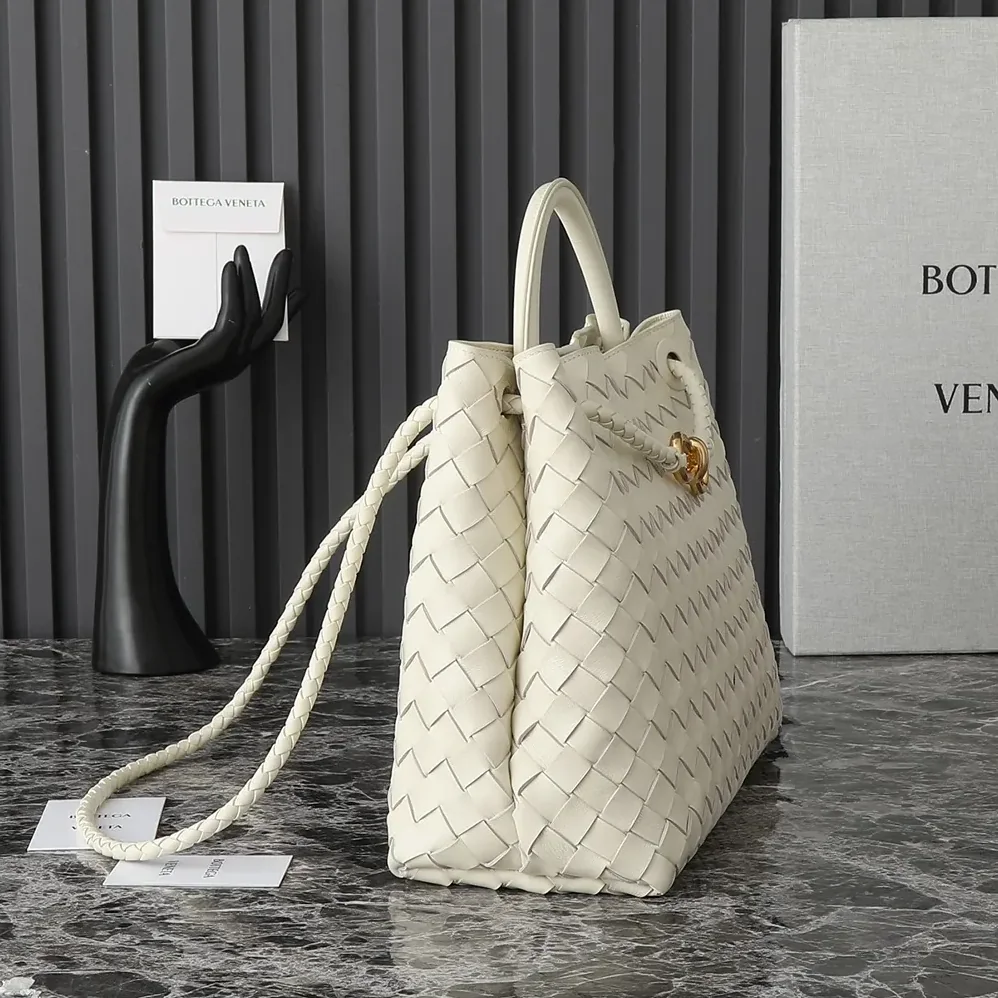 Bottega Veneta Medium Andiamo in Supple Intrecciato Leather for Women in White