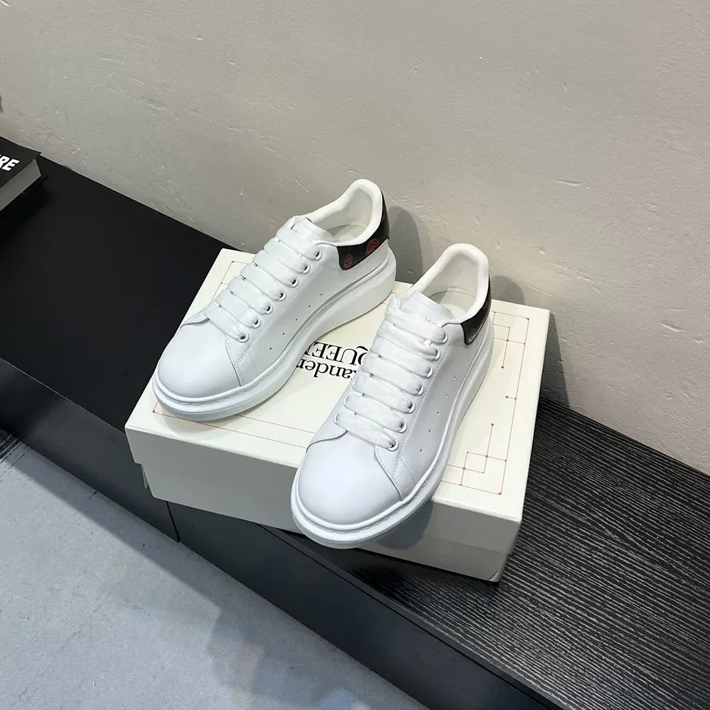 Alexander Mcqueen Oversized Sneaker in White for Unisex in Red Alexander Mcqueen Oversized Sneaker in White for Unisex in Red