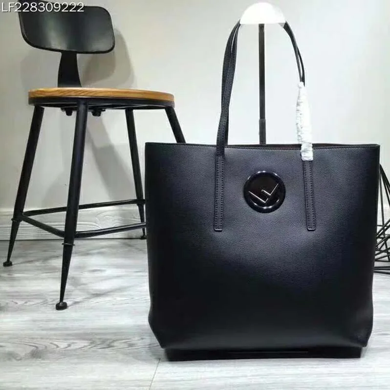 Fendi Leather Logo Shopper Bag for Women in Black