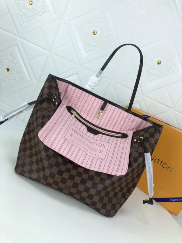 Louis Vuitton Neverfull MM Tote Bag in Brown Gold Hardware