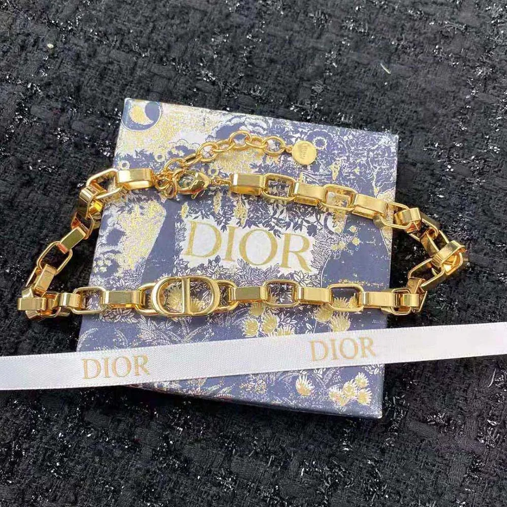 Dior 30 Montaigne Necklace Gold for Women in Finish Metal Dior 30 Montaigne Necklace Gold for Women in Finish Metal