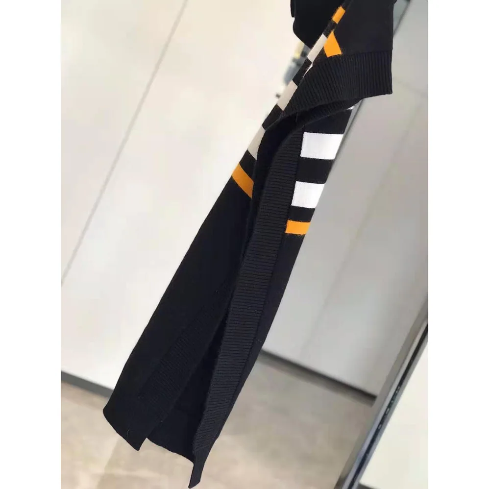 Burberry Monogram Motif Lntarsia Wool Cashmere Blend Cape for Women in Black Burberry Monogram Motif Lntarsia Wool Cashmere Blend Cape for Women in Black