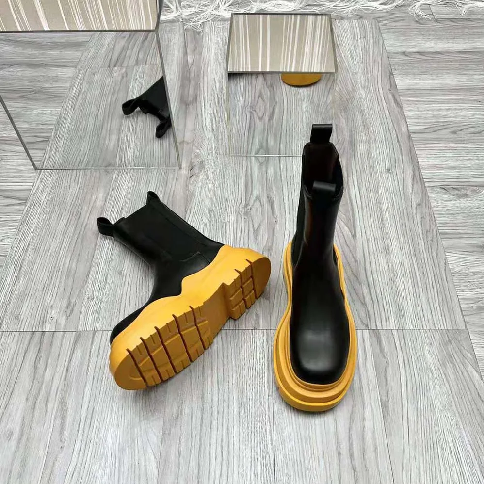 Bottega Veneta Tire Chelsea Boot in Vegetally-Tanned Leather for Unisex in Orange