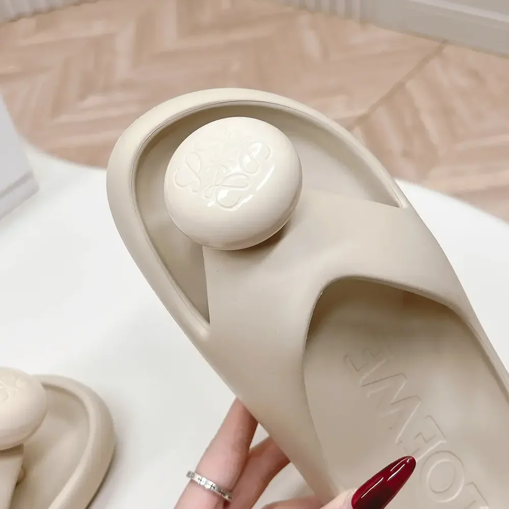 Loewe Foam Pebble Sandal for Women in White