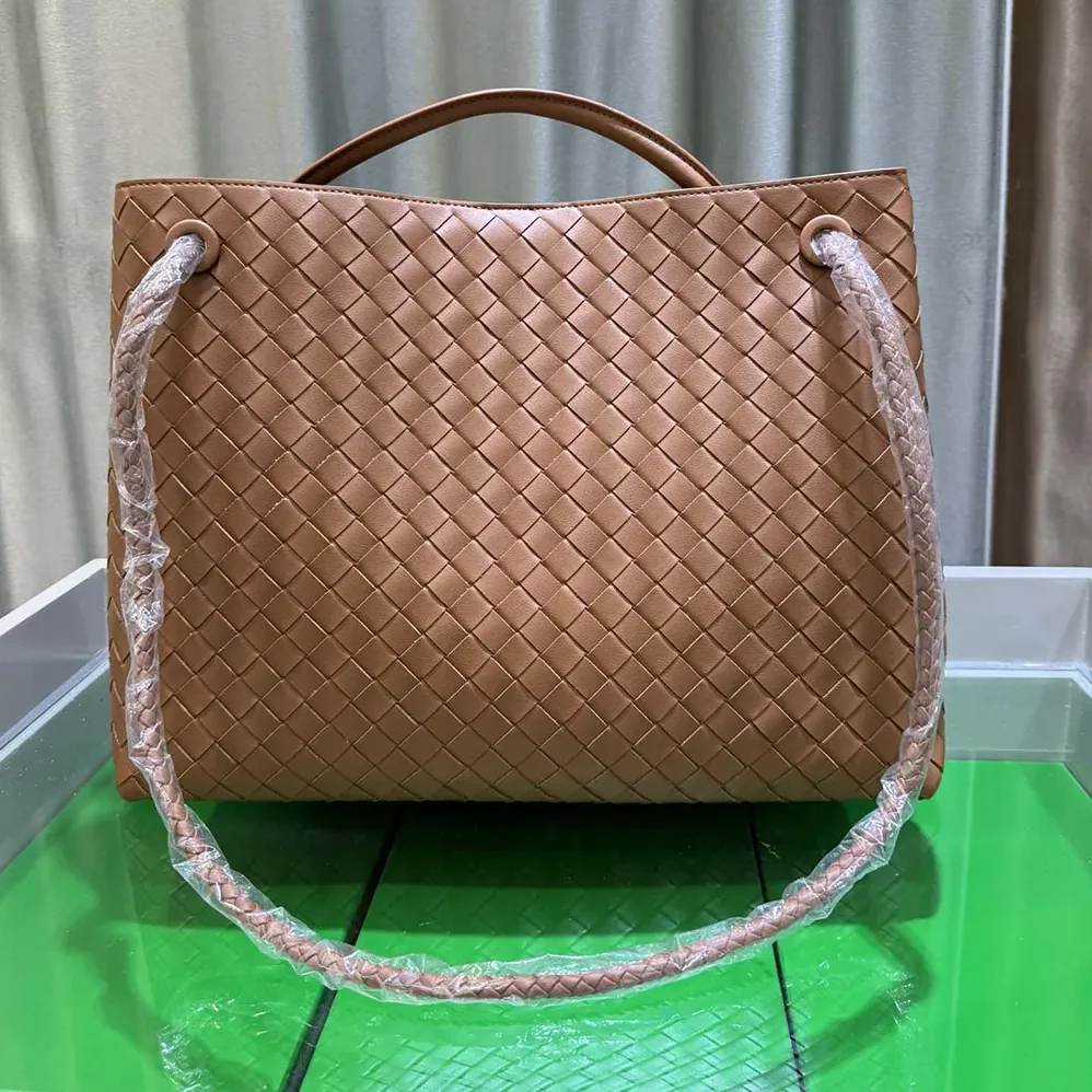 Bottega Veneta Medium Andiamo Intrecciato Leather Top Handle Bag for Women in Brown Bottega Veneta Medium Andiamo Intrecciato Leather Top Handle Bag for Women in Brown
