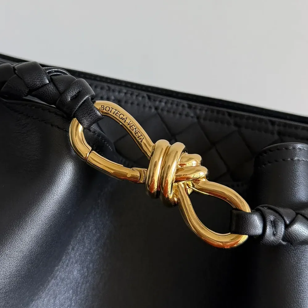 Bottega Veneta Andiamo Bucket in Silky Calf Leather for Women in Black