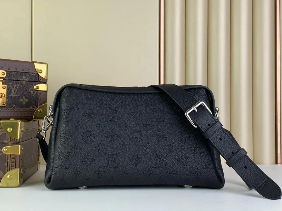 Louis Vuitton Hand It All PM Black / Louis Vuitton Hand It All PM Black /