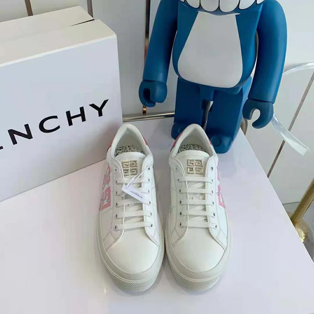 Givenchy 101 Dalmatians City Sport Sneakers in Leather for Women Givenchy 101 Dalmatians City Sport Sneakers in Leather for Women