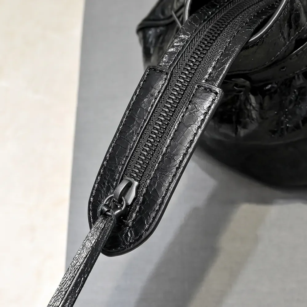 Balenciaga Le City Bag East for Women in West In Black
