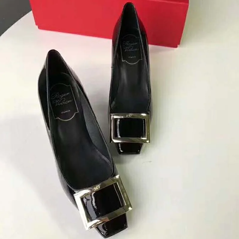 Roger Vivier Belle Vivier Trompette Pumps Patent Leather for Women in Black
