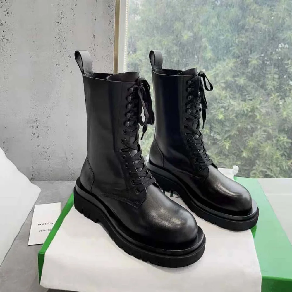 Bottega Veneta Lug Lace-Up Boot in Calfskin Leather for Unisex in Black