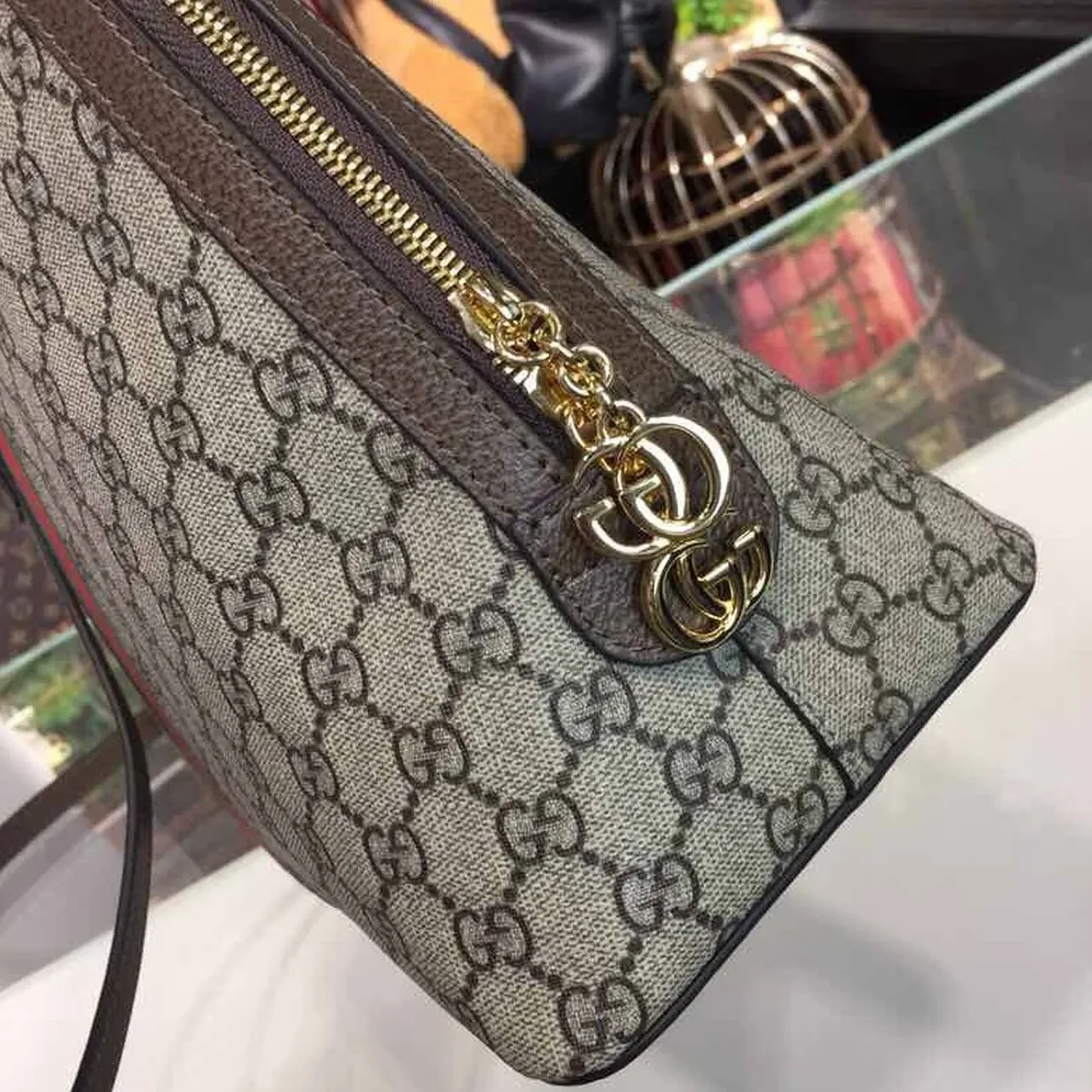 Gucci Ophidia Medium Shoulder Bag Beige in Ebony GG Supreme Canvas / Gucci Ophidia Medium Shoulder Bag Beige in Ebony GG Supreme Canvas /
