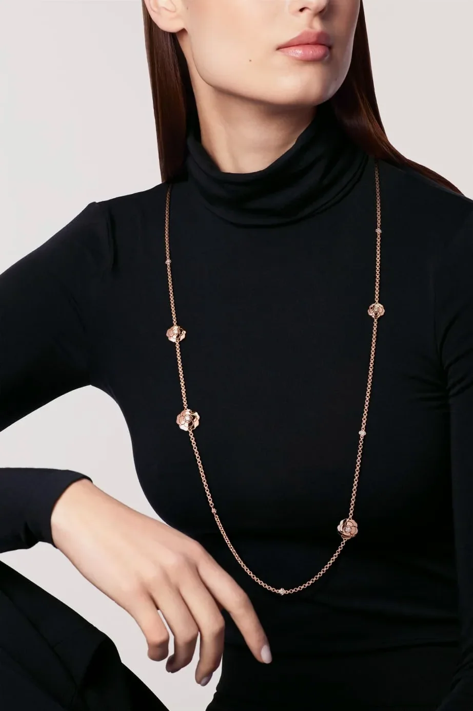 Chanel Les Infinis De Camélia Necklace Yellow Gold
