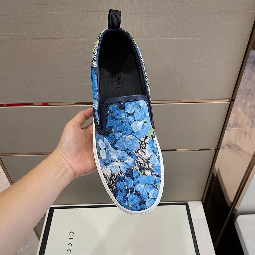 Gucci GG Supreme Canvas Slip for Men in On Blue Flowers Gucci GG Supreme Canvas Slip for Men in On Blue Flowers
