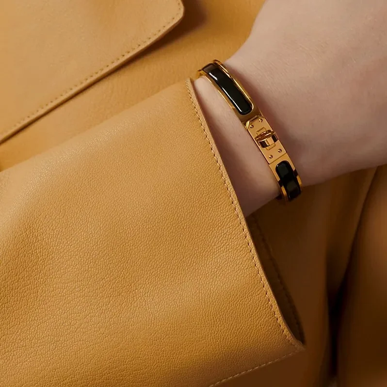 Hermes Mini Clic Kelly Bracelet Noir 01PM