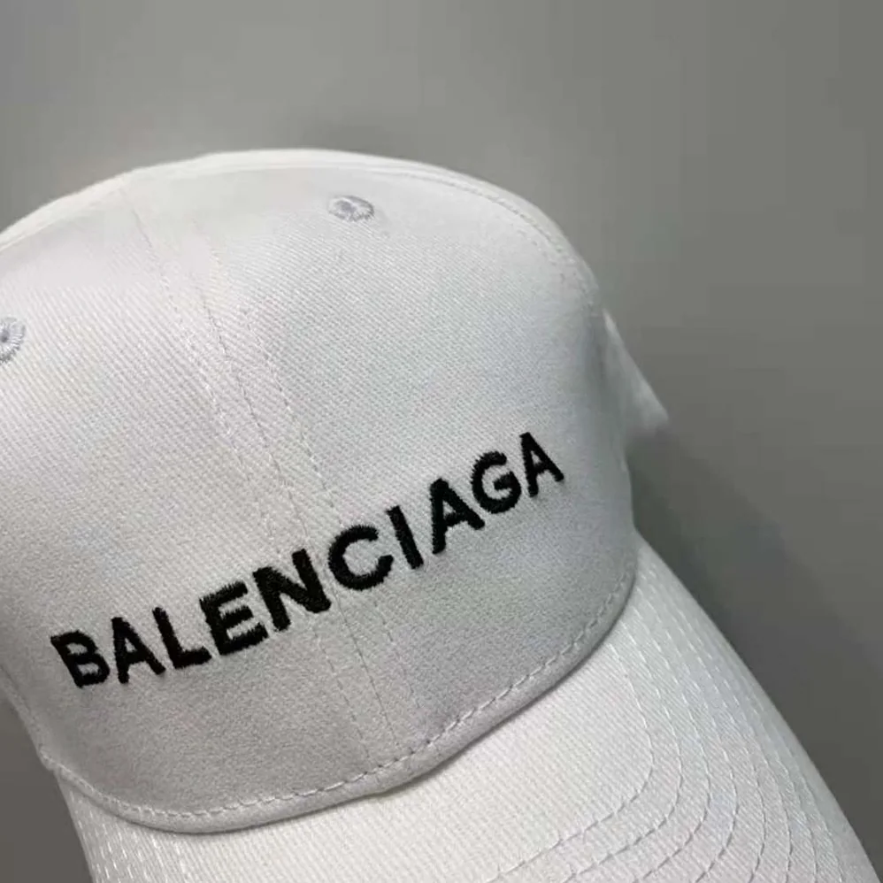 Balenciaga Classic Baseball Cap with Balenciaga Embroidered Logo for Women in White Balenciaga Classic Baseball Cap with Balenciaga Embroidered Logo for Women in White