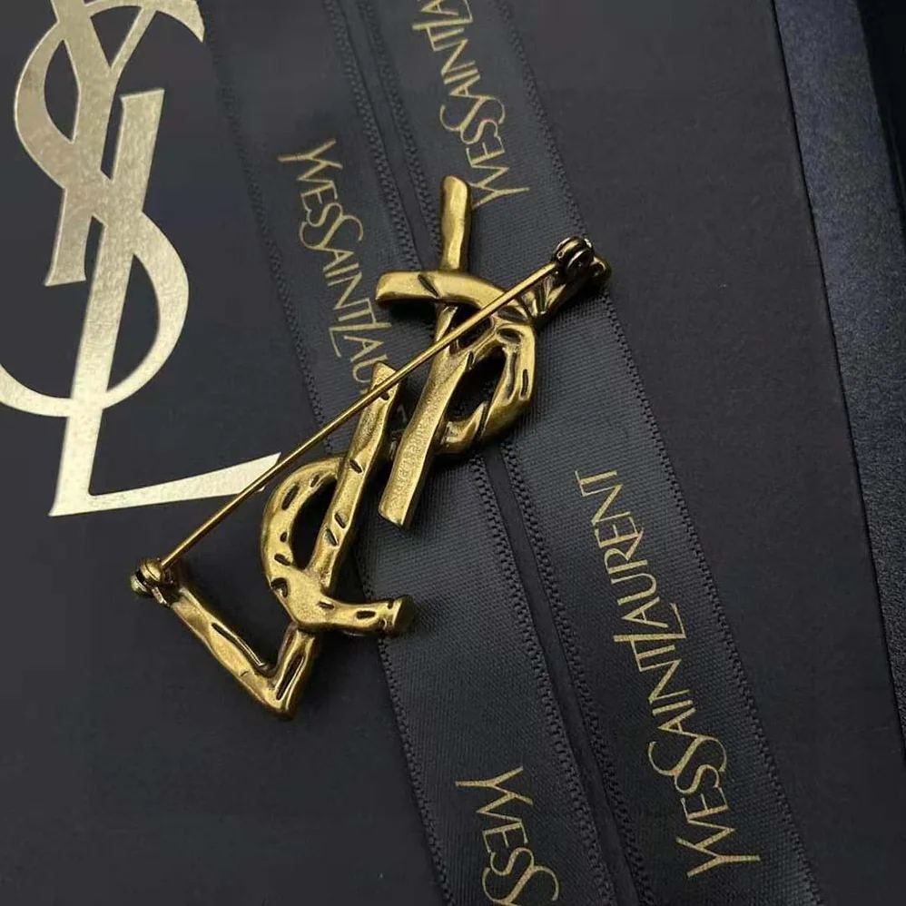Saint Laurent YSL Opyum YSL Crocodile Brooch in Gold Brass for Women Saint Laurent YSL Opyum YSL Crocodile Brooch in Gold Brass for Women